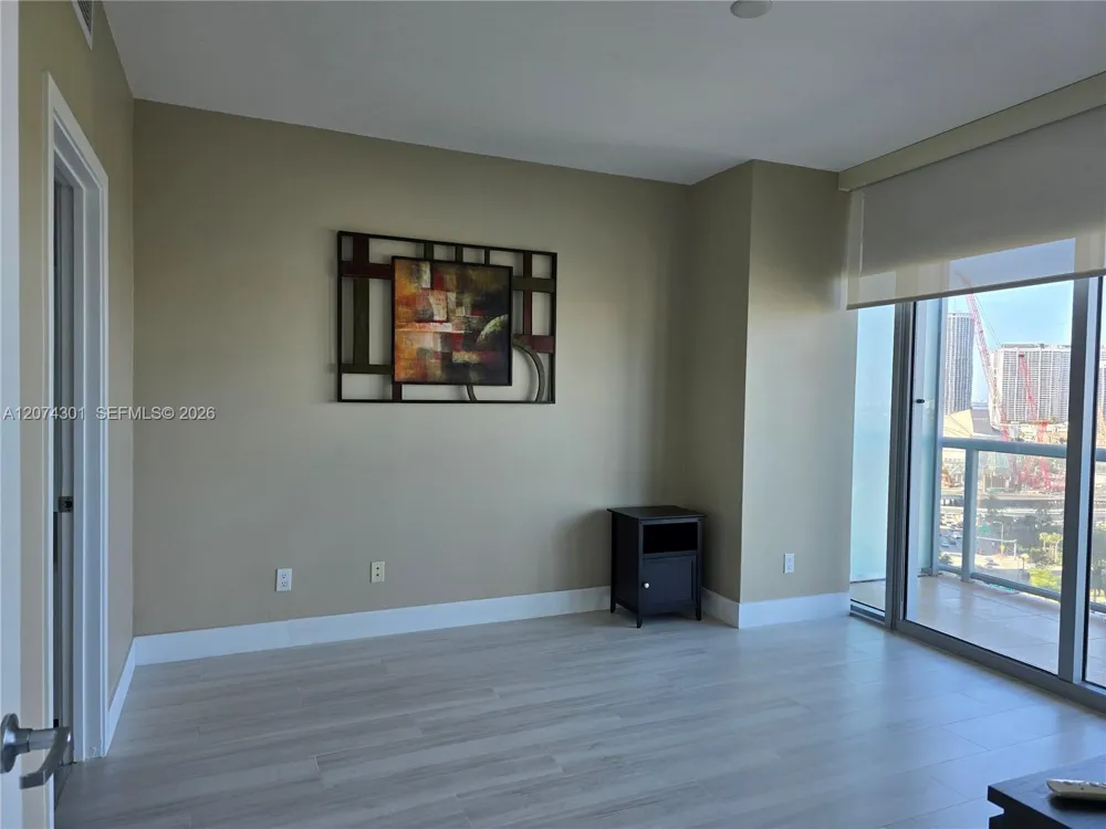 888 Biscayne Blvd #1610 Miami, FL 33132
