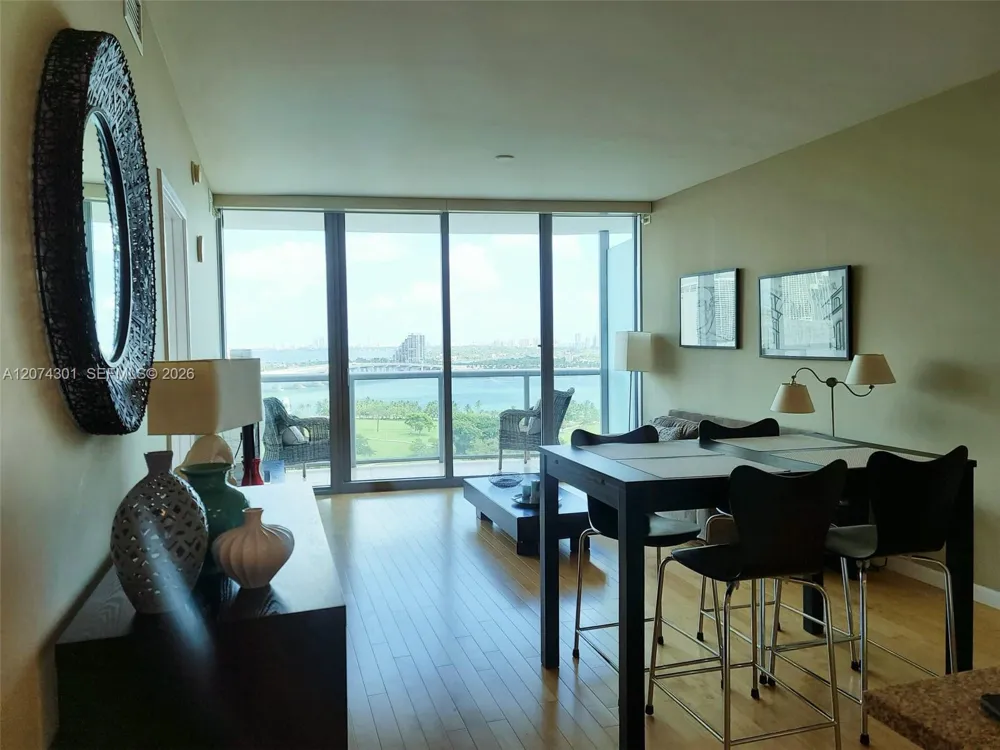 888 Biscayne Blvd #1610 Miami, FL 33132