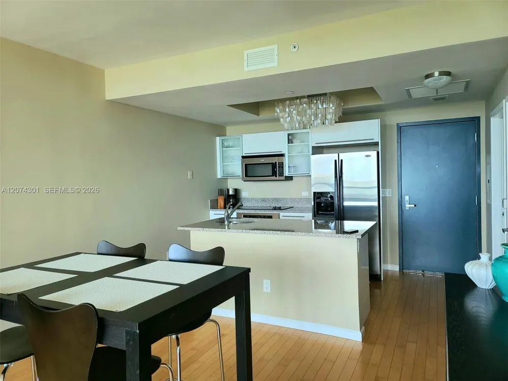 888 Biscayne Blvd #1610 Miami, FL 33132