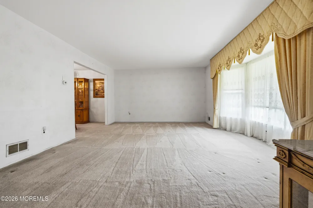 27 Stonehenge Drive Ocean, NJ 07712