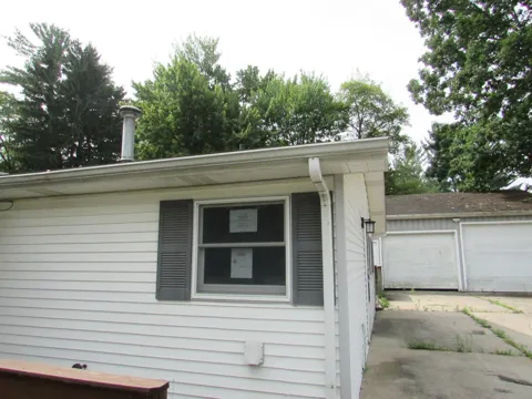 2905 W Burt Road