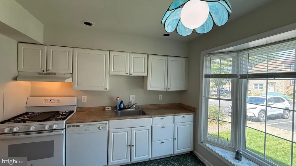 2015 MAYFLOWER DRIVE Woodbridge, VA 22192