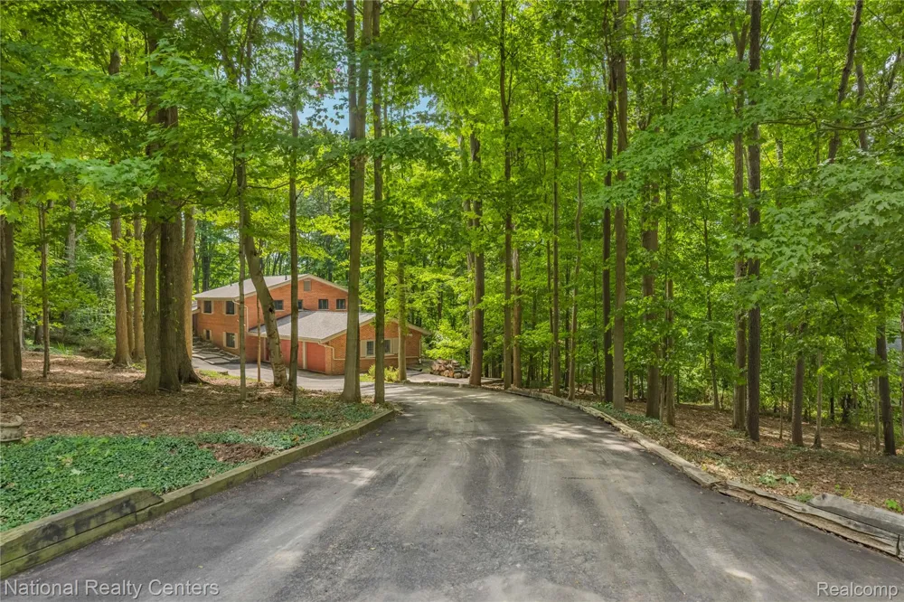 20173 W Whipple Drive Northville Township, MI 48167