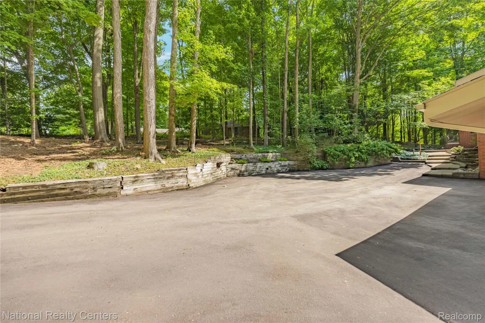 20173 W Whipple Drive Northville Township, MI 48167