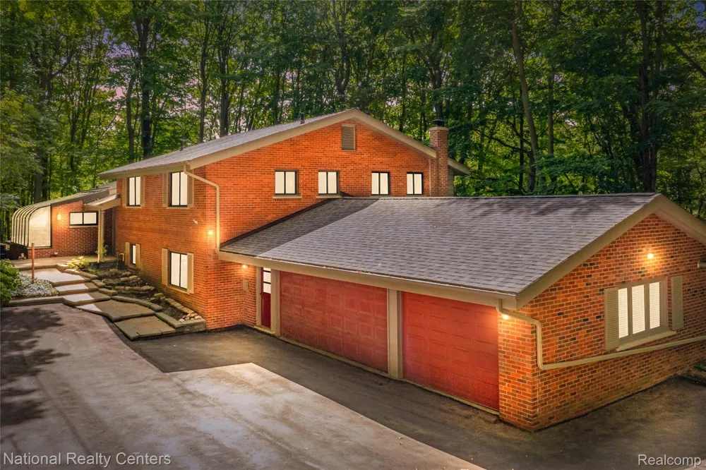 20173 W Whipple Drive Northville Township, MI 48167