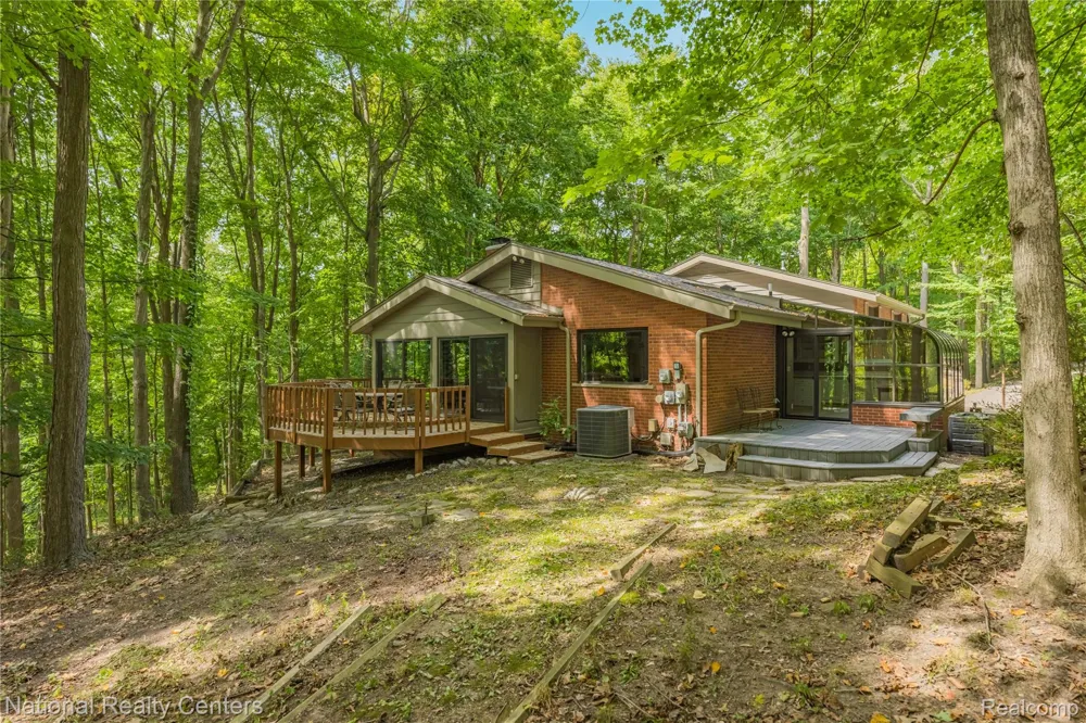 20173 W Whipple Drive Northville Township, MI 48167