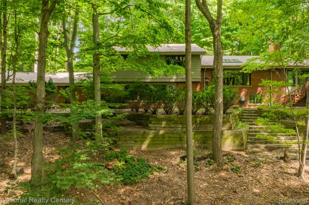 20173 W Whipple Drive Northville Township, MI 48167