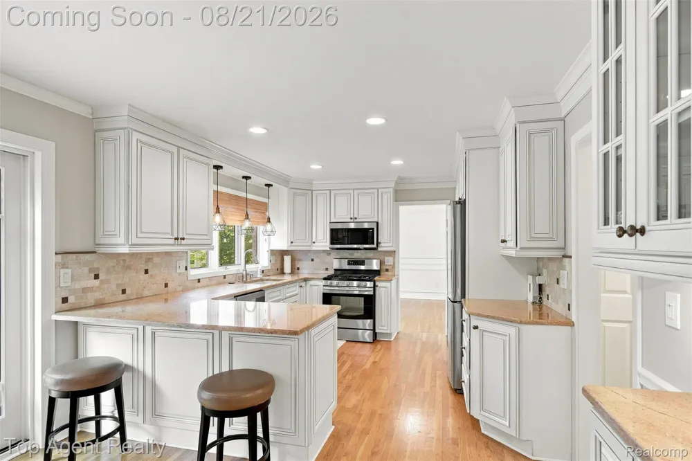 412 Streamview Court Rochester Hills City, MI 48309