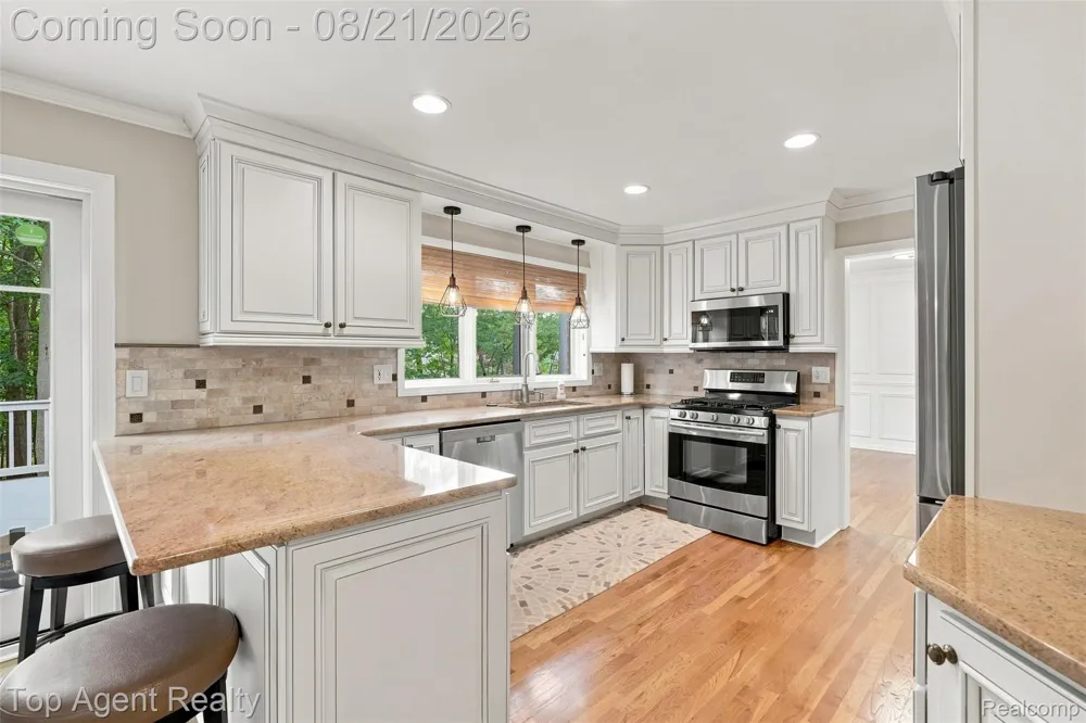 412 Streamview Court Rochester Hills City, MI 48309