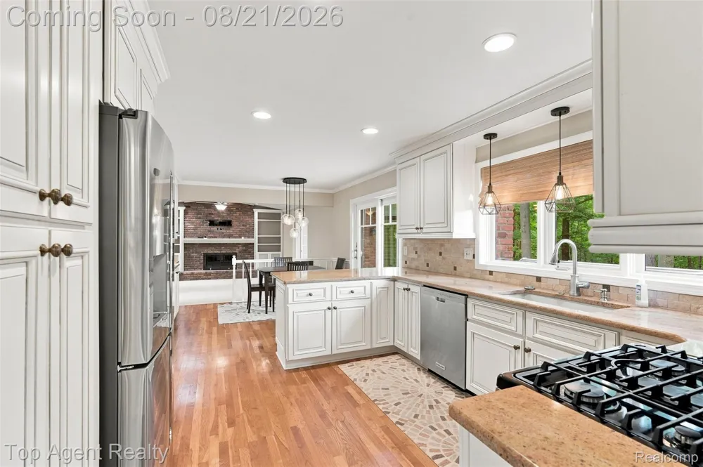 412 Streamview Court Rochester Hills City, MI 48309