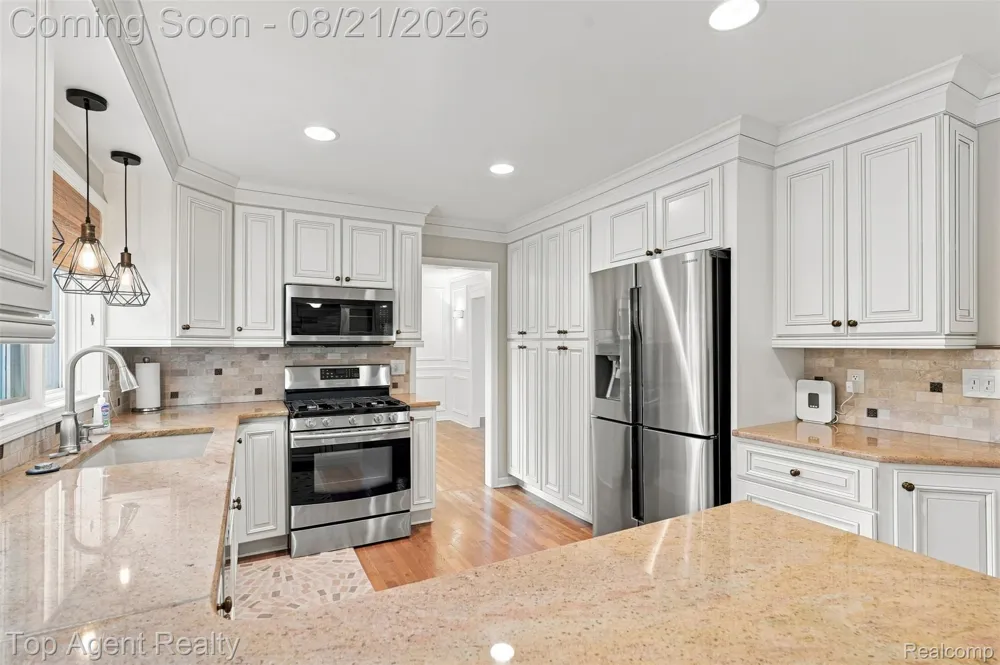 412 Streamview Court Rochester Hills City, MI 48309
