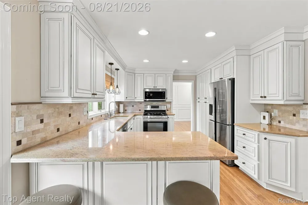 412 Streamview Court Rochester Hills City, MI 48309