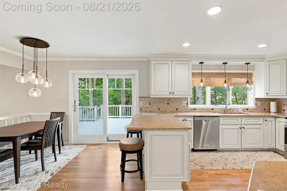 412 Streamview Court Rochester Hills City, MI 48309