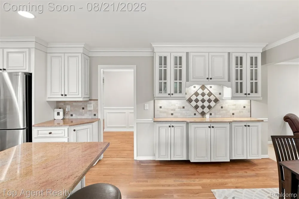 412 Streamview Court Rochester Hills City, MI 48309