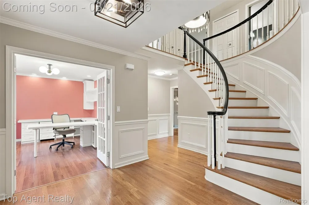 412 Streamview Court Rochester Hills City, MI 48309