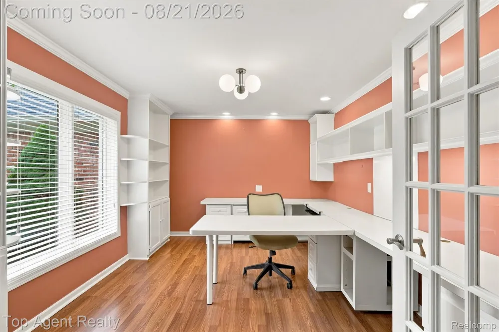 412 Streamview Court Rochester Hills City, MI 48309