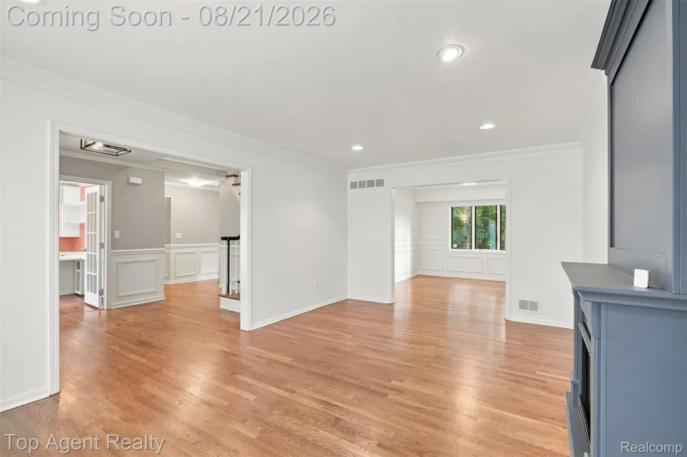 412 Streamview Court Rochester Hills City, MI 48309