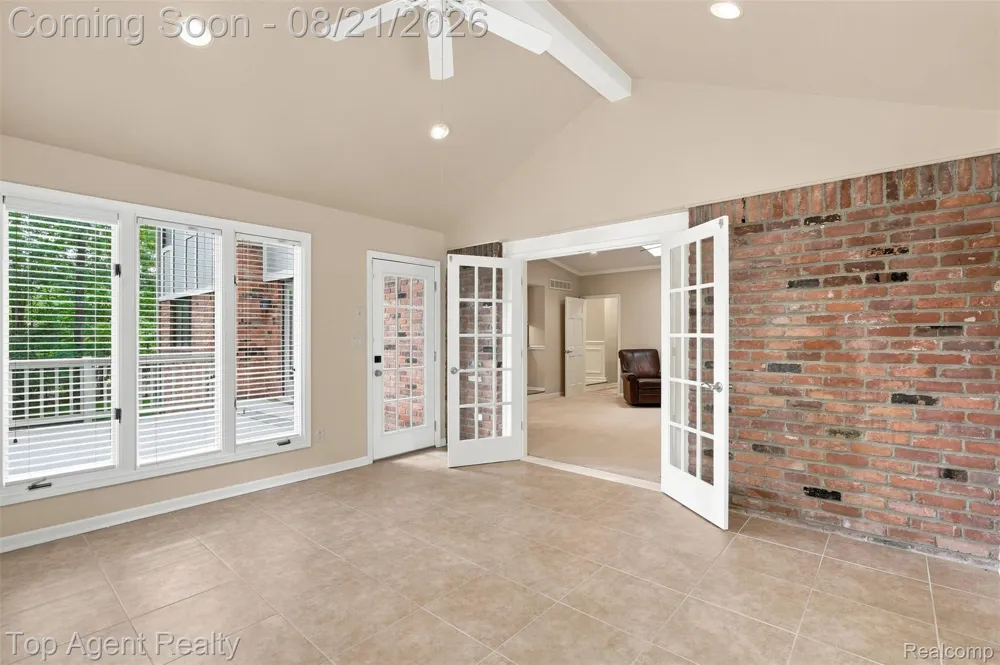 412 Streamview Court Rochester Hills City, MI 48309