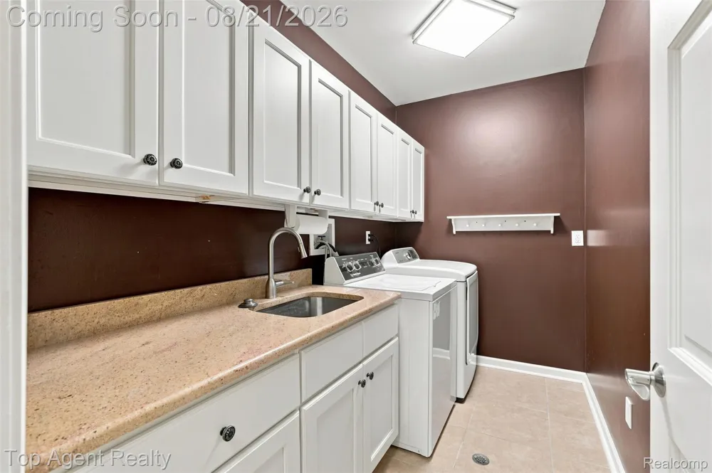 412 Streamview Court Rochester Hills City, MI 48309