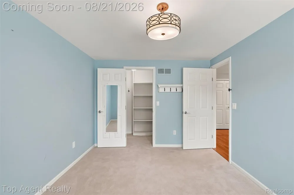412 Streamview Court Rochester Hills City, MI 48309