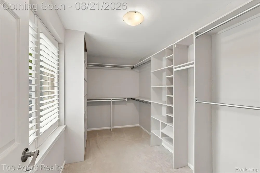 412 Streamview Court Rochester Hills City, MI 48309