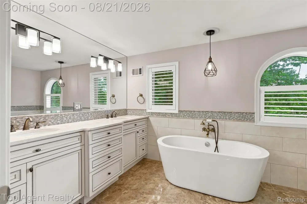412 Streamview Court Rochester Hills City, MI 48309