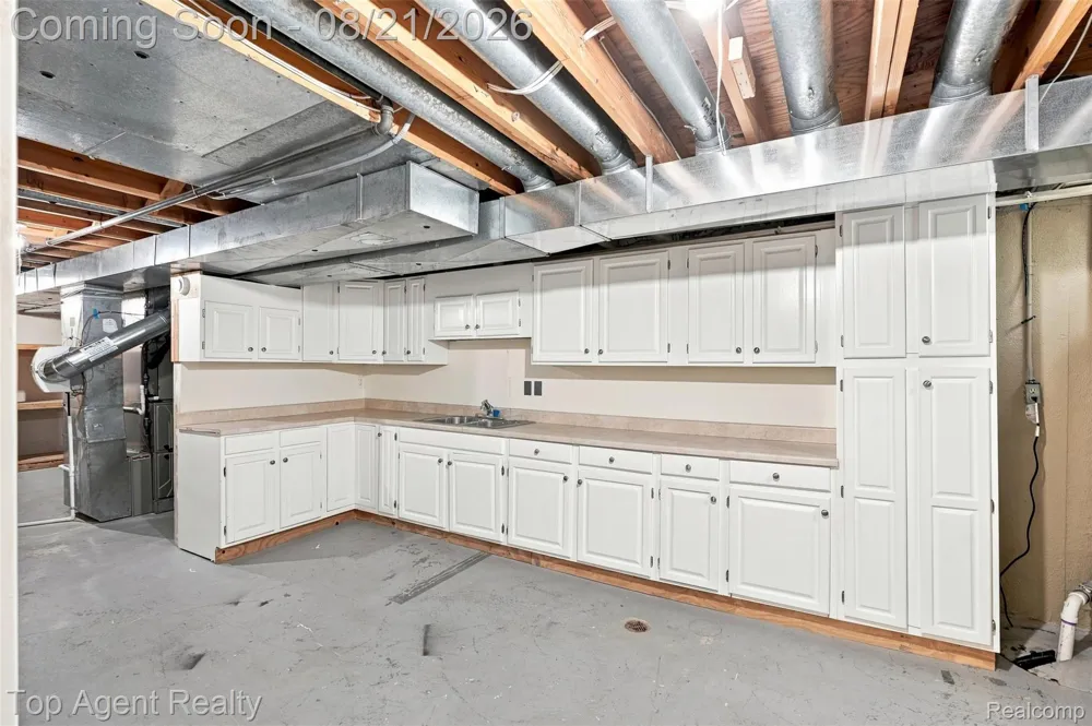 412 Streamview Court Rochester Hills City, MI 48309