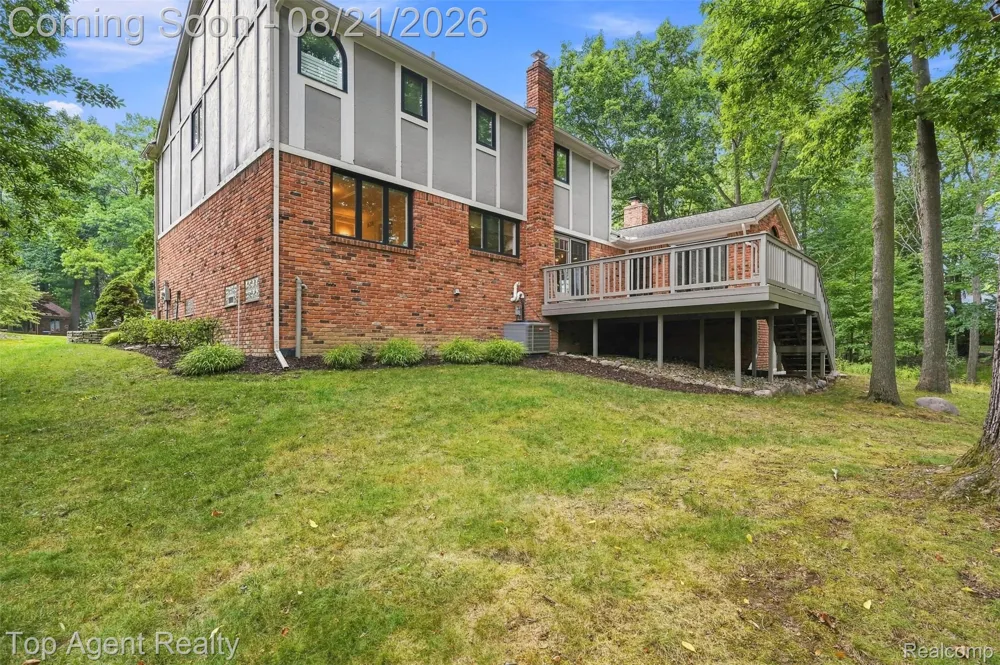 412 Streamview Court Rochester Hills City, MI 48309