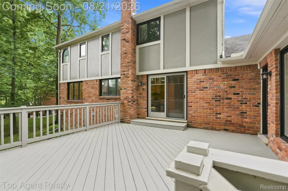 412 Streamview Court Rochester Hills City, MI 48309