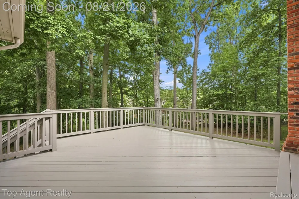 412 Streamview Court Rochester Hills City, MI 48309