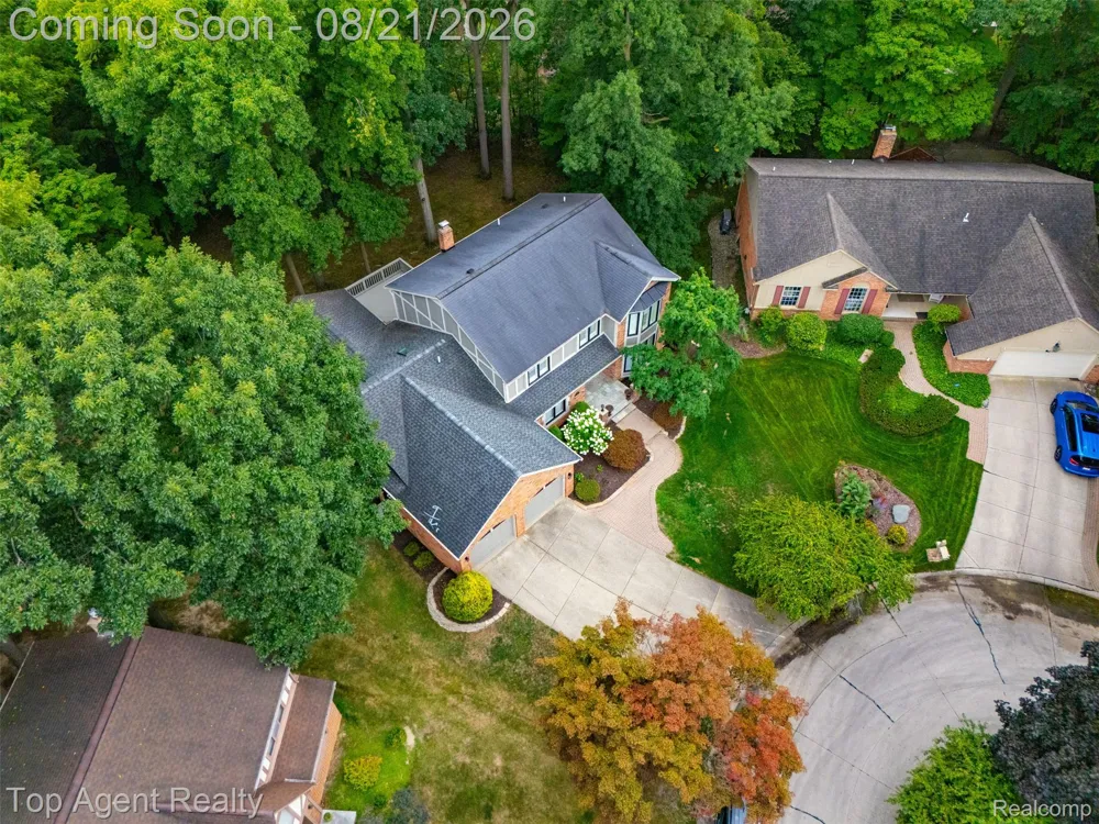 412 Streamview Court Rochester Hills City, MI 48309