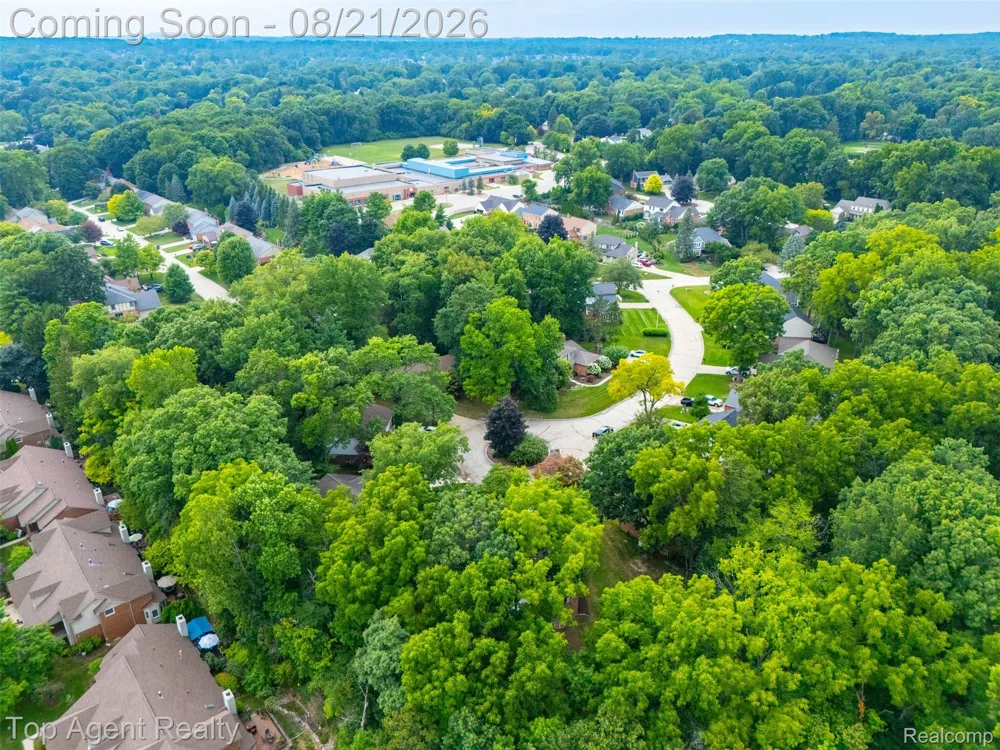 412 Streamview Court Rochester Hills City, MI 48309