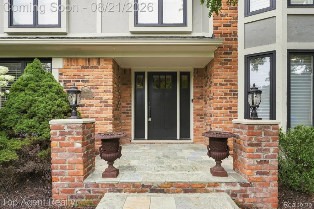 412 Streamview Court Rochester Hills City, MI 48309