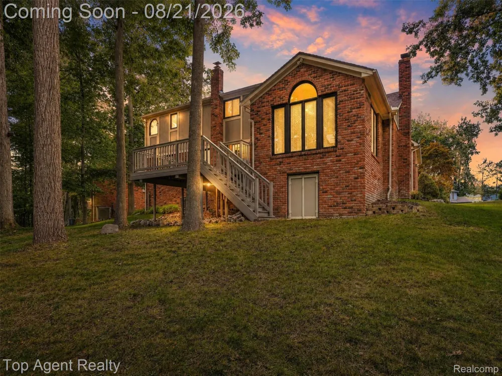 412 Streamview Court Rochester Hills City, MI 48309