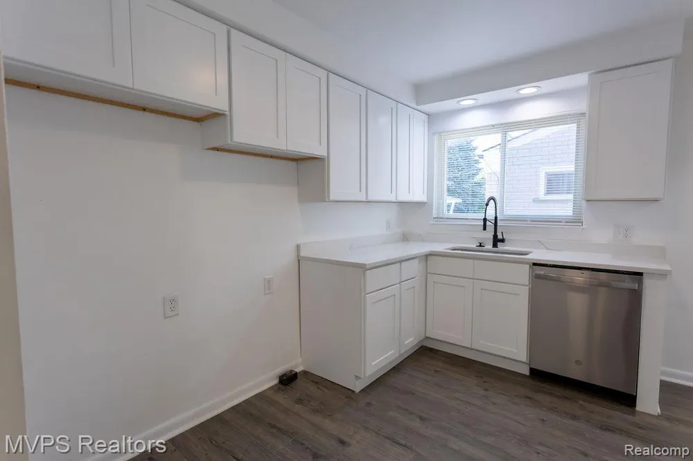24834 Petersburg Avenue Eastpointe City, MI 48021