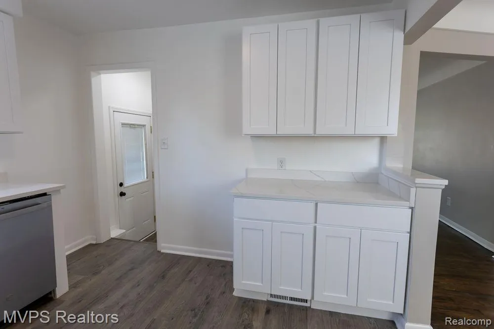 24834 Petersburg Avenue Eastpointe City, MI 48021