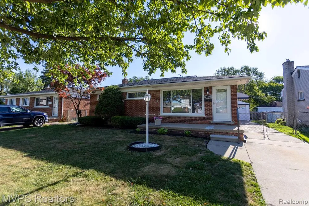 24834 Petersburg Avenue Eastpointe City, MI 48021