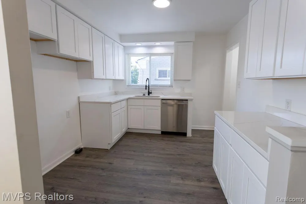 24834 Petersburg Avenue Eastpointe City, MI 48021