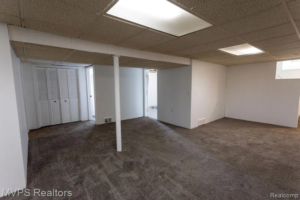 24834 Petersburg Avenue Eastpointe City, MI 48021