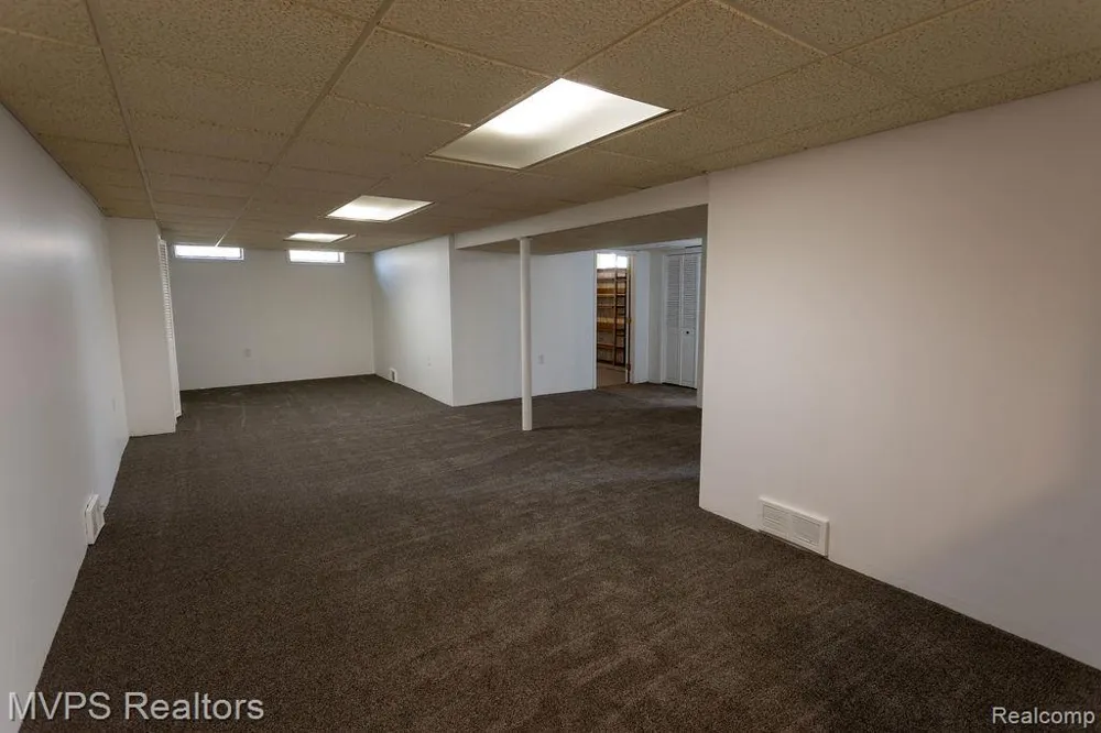 24834 Petersburg Avenue Eastpointe City, MI 48021