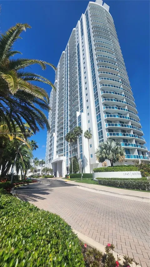 1945 S Ocean Dr #702