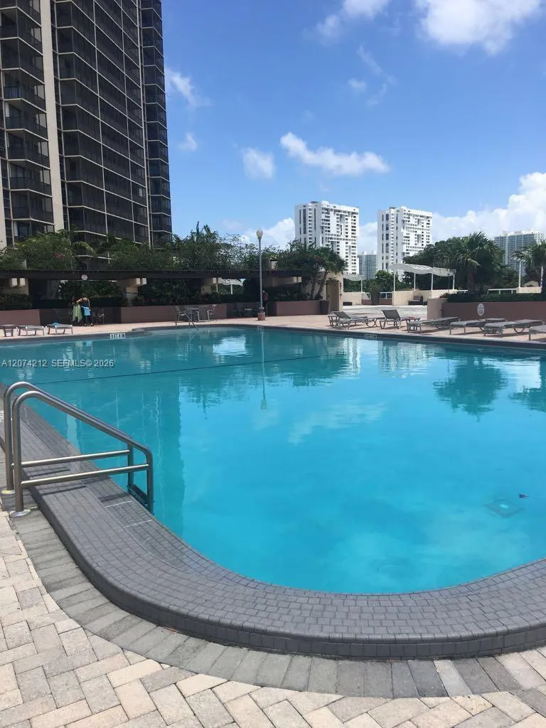 20379 W Country Club Dr #2433 Aventura, FL 33180