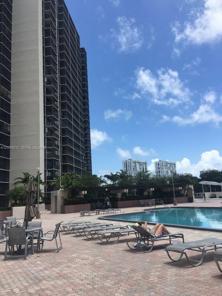 20379 W Country Club Dr #2433 Aventura, FL 33180