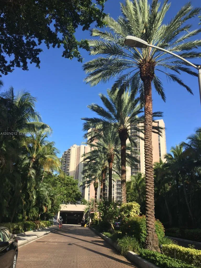 20379 W Country Club Dr #2433 Aventura, FL 33180