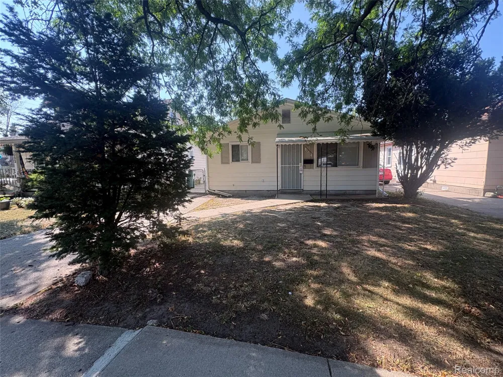 1026 E Evelyn Avenue Hazel Park City, MI 48030