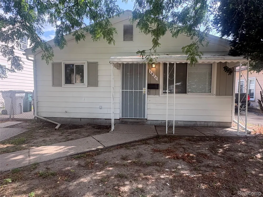 1026 E Evelyn Avenue Hazel Park City, MI 48030