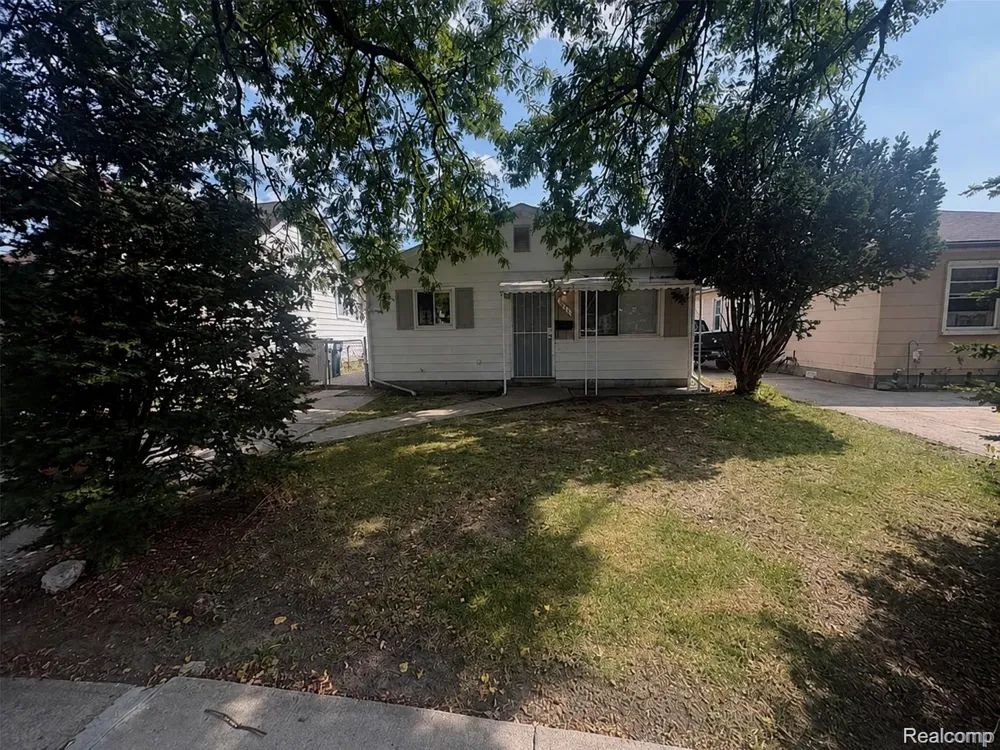 1026 E Evelyn Avenue Hazel Park City, MI 48030