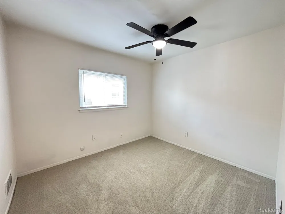 1026 E Evelyn Avenue Hazel Park City, MI 48030