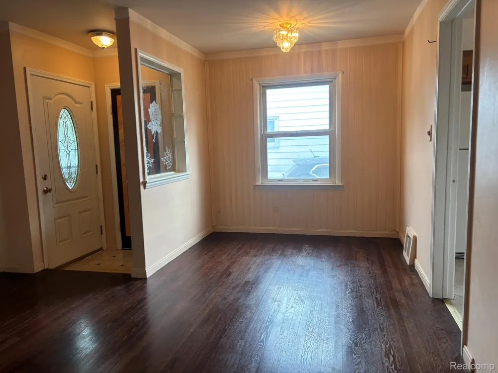 23071 Ithaca Street Oak Park City, MI 48237