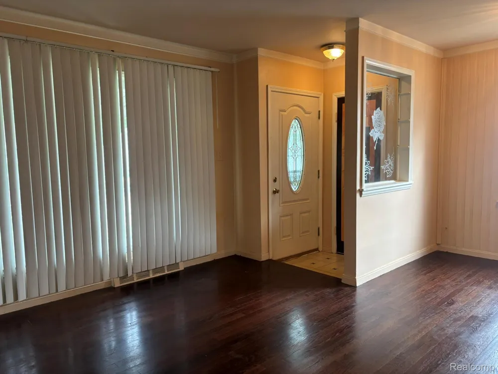 23071 Ithaca Street Oak Park City, MI 48237